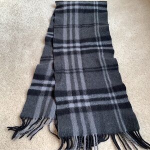 Enzo Mantovoni 70% wool/30% cashmere gray and black scarf